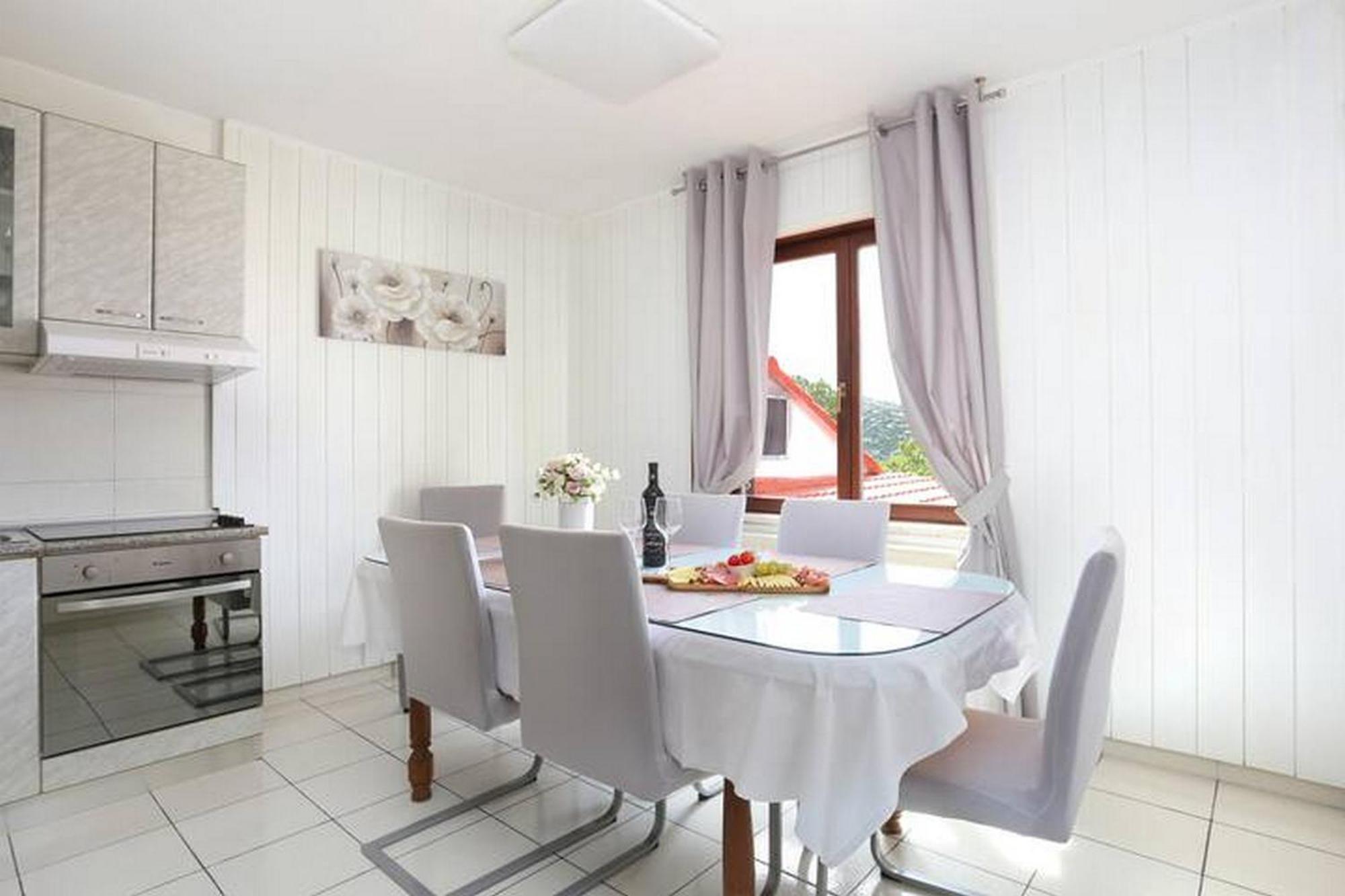 Holiday Home Mons Aureus Gornje Sitno Exterior photo