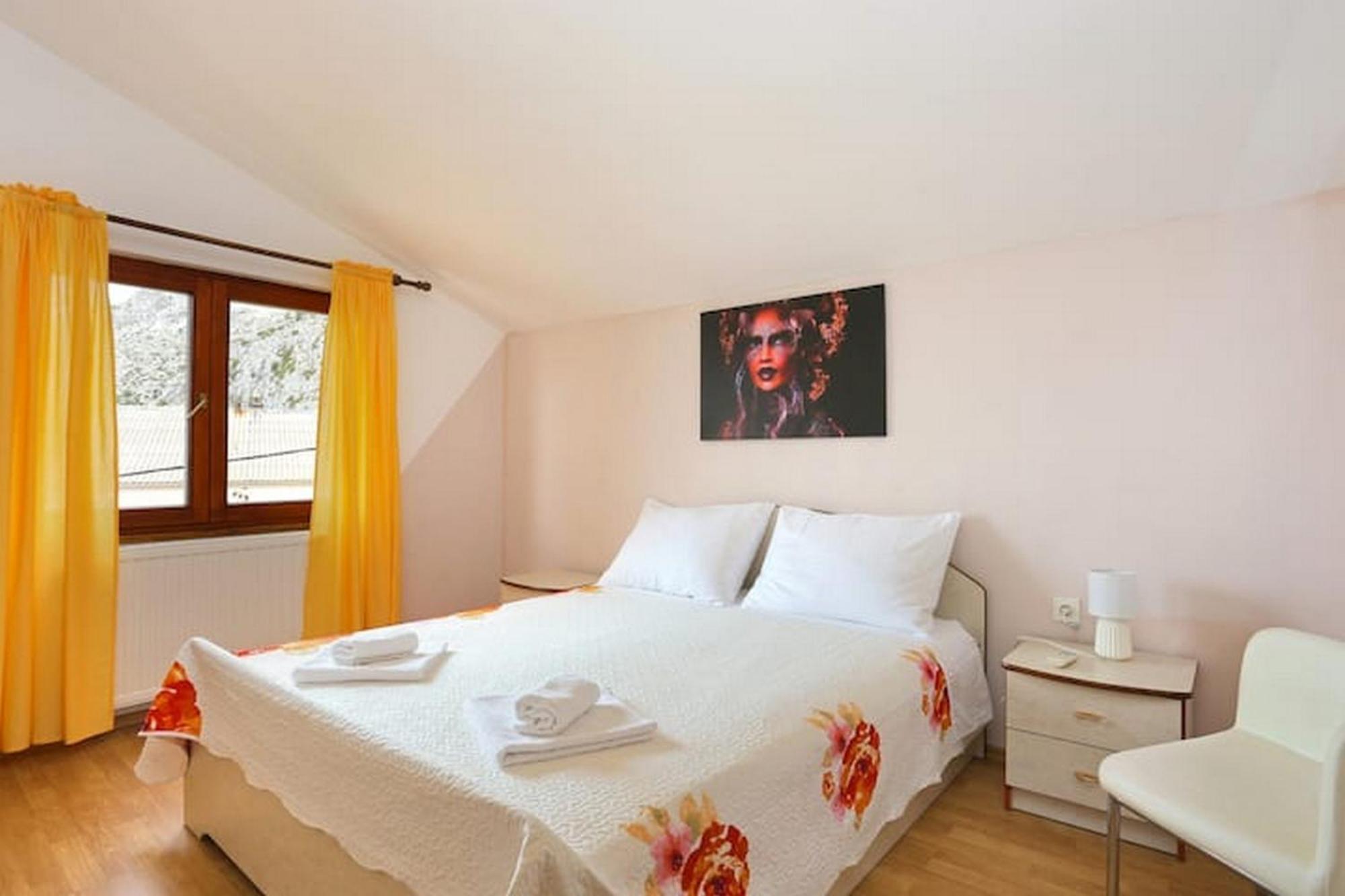 Holiday Home Mons Aureus Gornje Sitno Exterior photo