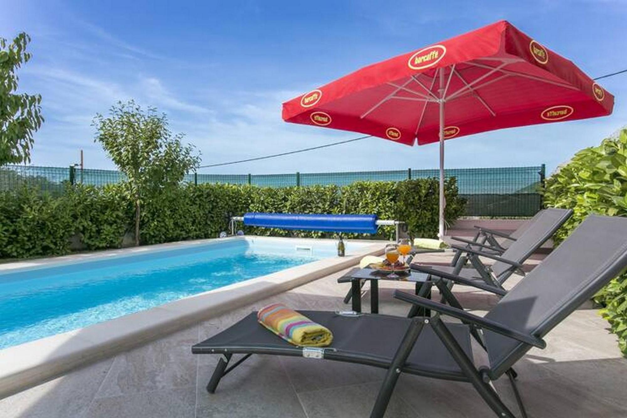 Holiday Home Mons Aureus Gornje Sitno Exterior photo