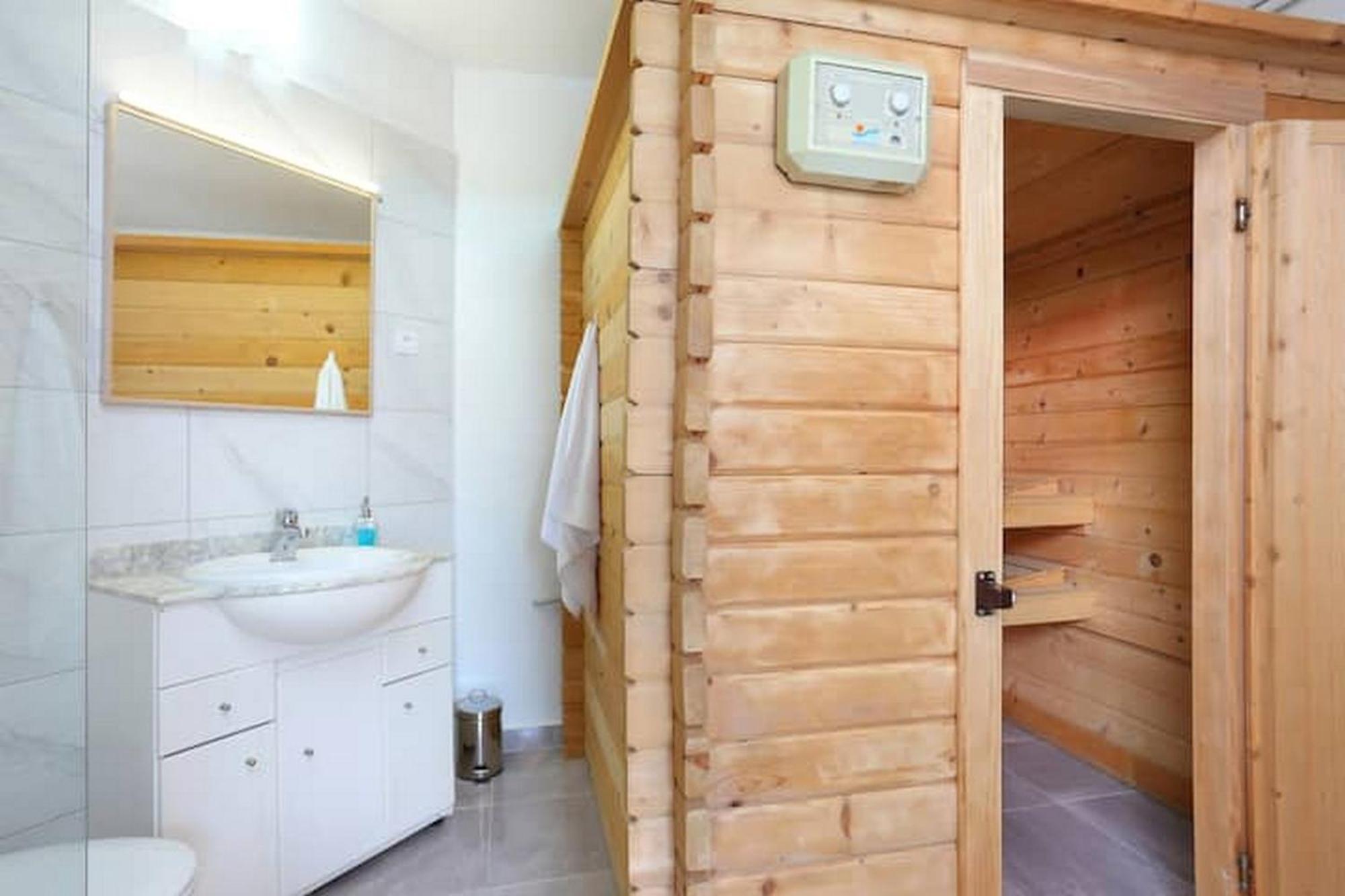 Holiday Home Mons Aureus Gornje Sitno Exterior photo